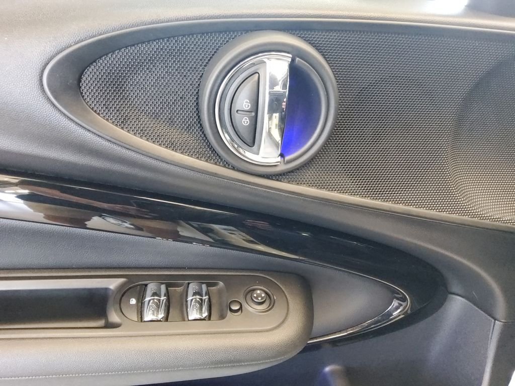 Used 2019 White MINI Classic image 12