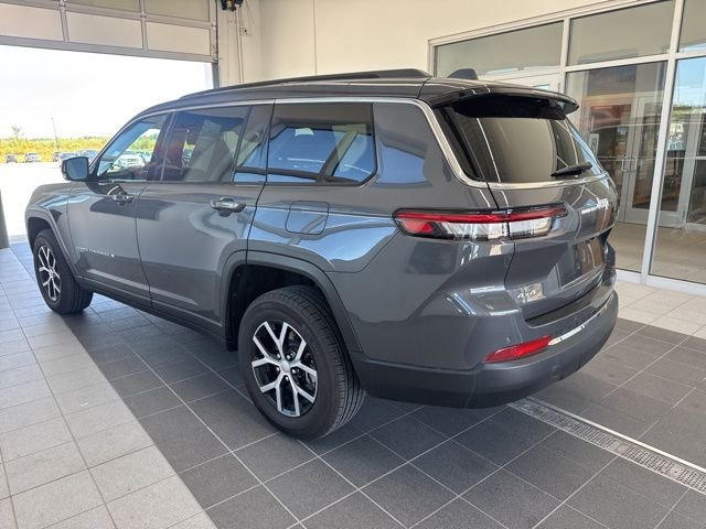 Used 2025 Metallic Jeep Limited image 3