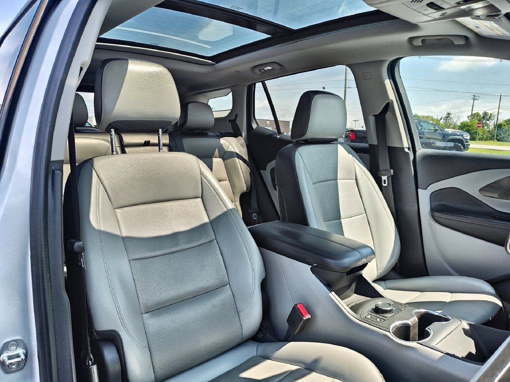 Used 2022 Silver GMC SLT image 25