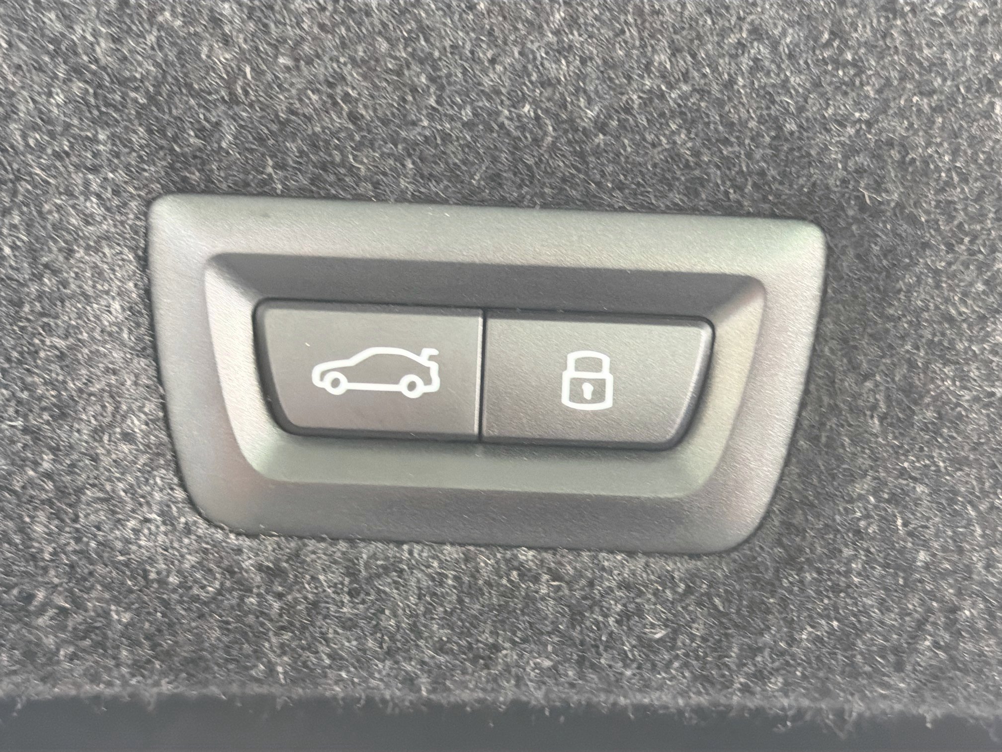 2026 BMW 7 Series 750e - Photo 12