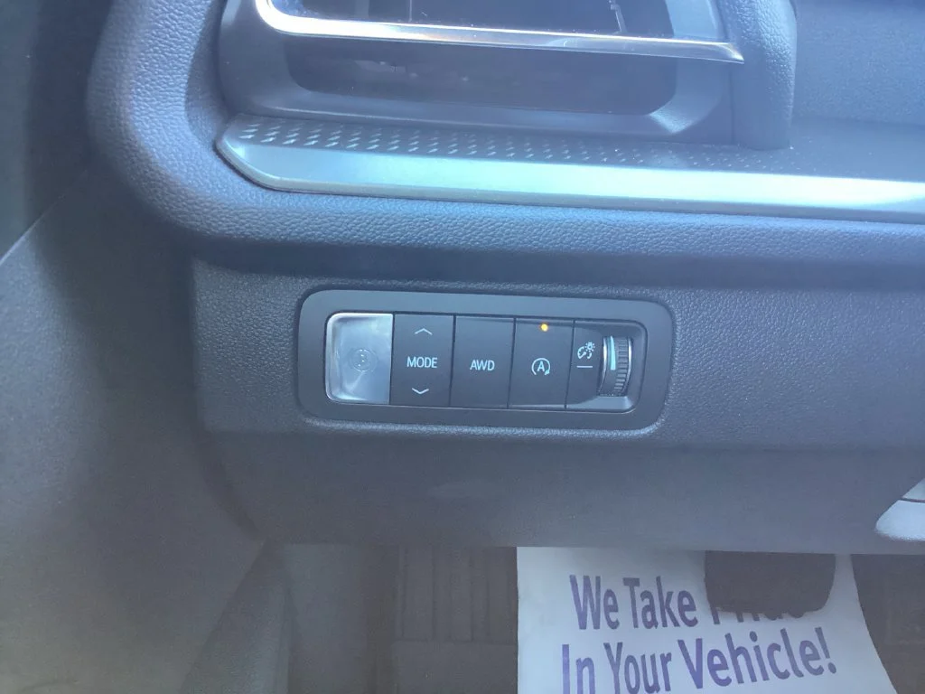 Used 2026 Lakeshore Blue Metallic Chevrolet LT image 17