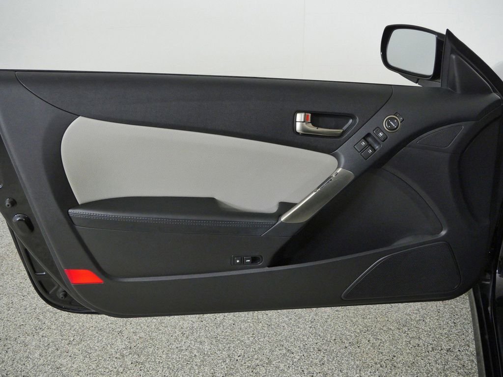 Used 2015 Black Hyundai 3.8 image 26