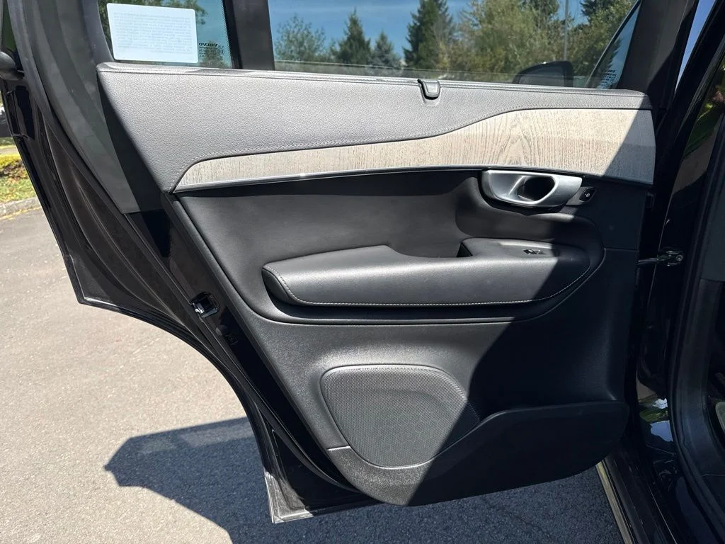 Used 2024 Onyx Black Metallic Volvo Ultimate image 23