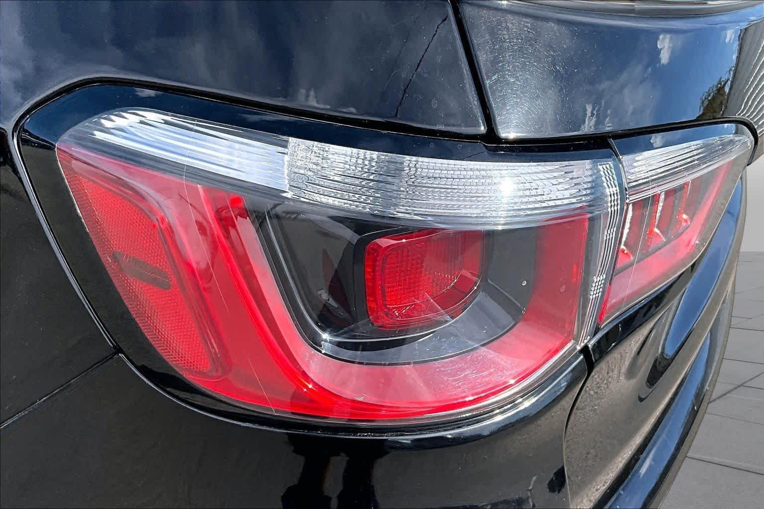 Used 2019 Diamond Black Crystal Pearlcoat Jeep Limited image 27