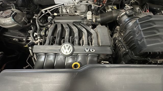 Used 2020 Deep Black Volkswagen 3.6L V6 SE image 27