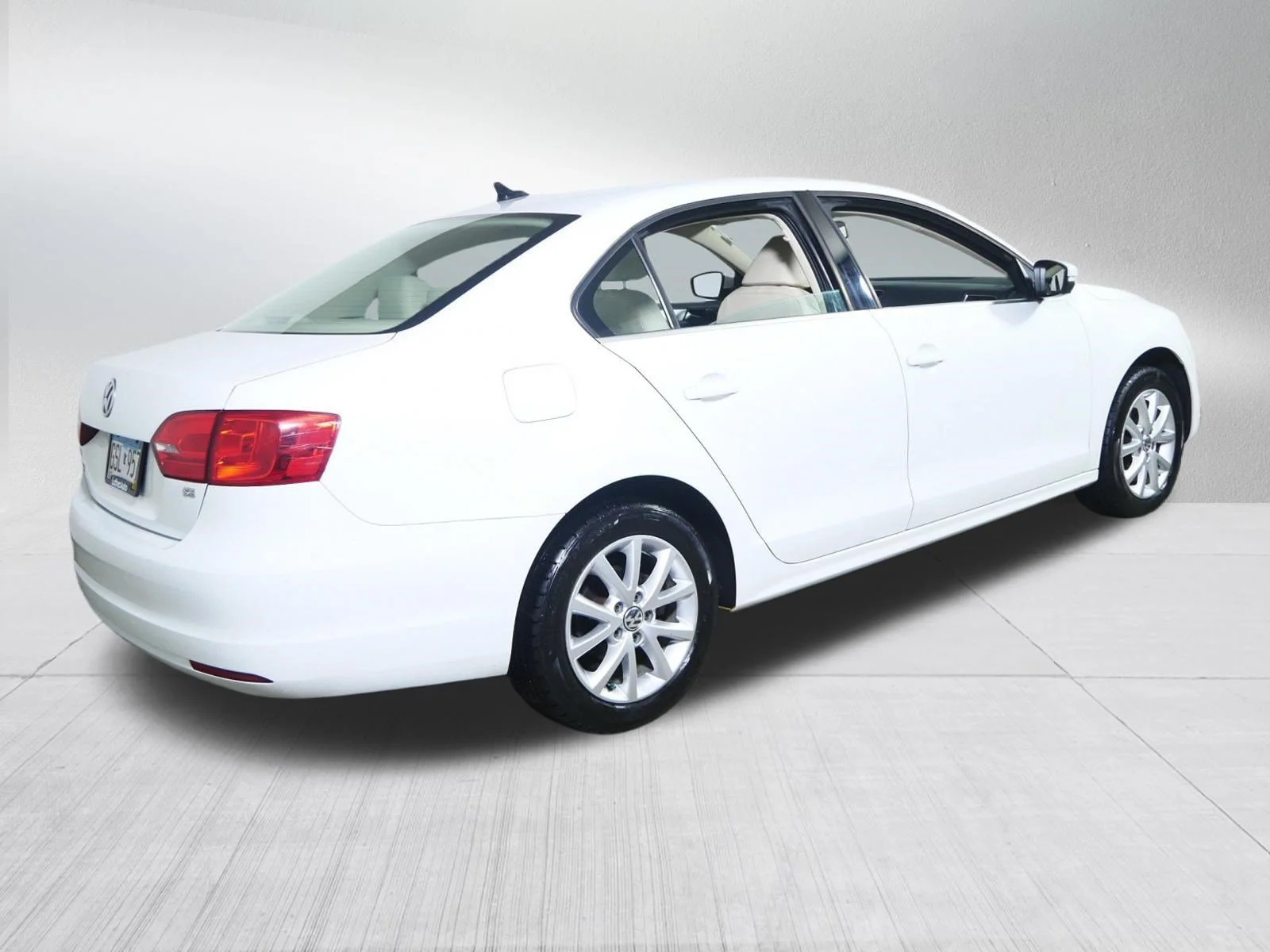 Used 2014 Candy White Volkswagen SE w/Connectivity/Sunroof image 7