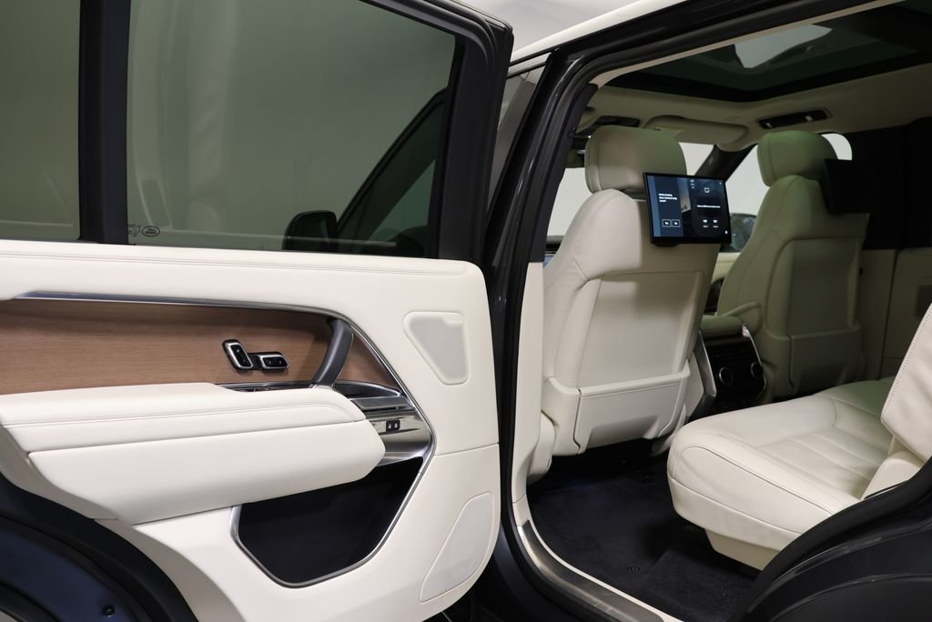 Used 2023 Carpathian Gray Premium Metallic Land Rover SE image 33