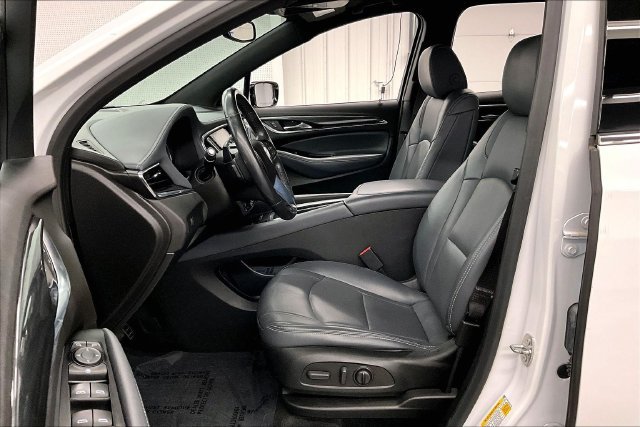 Used 2023 Summit White Buick Essence image 22