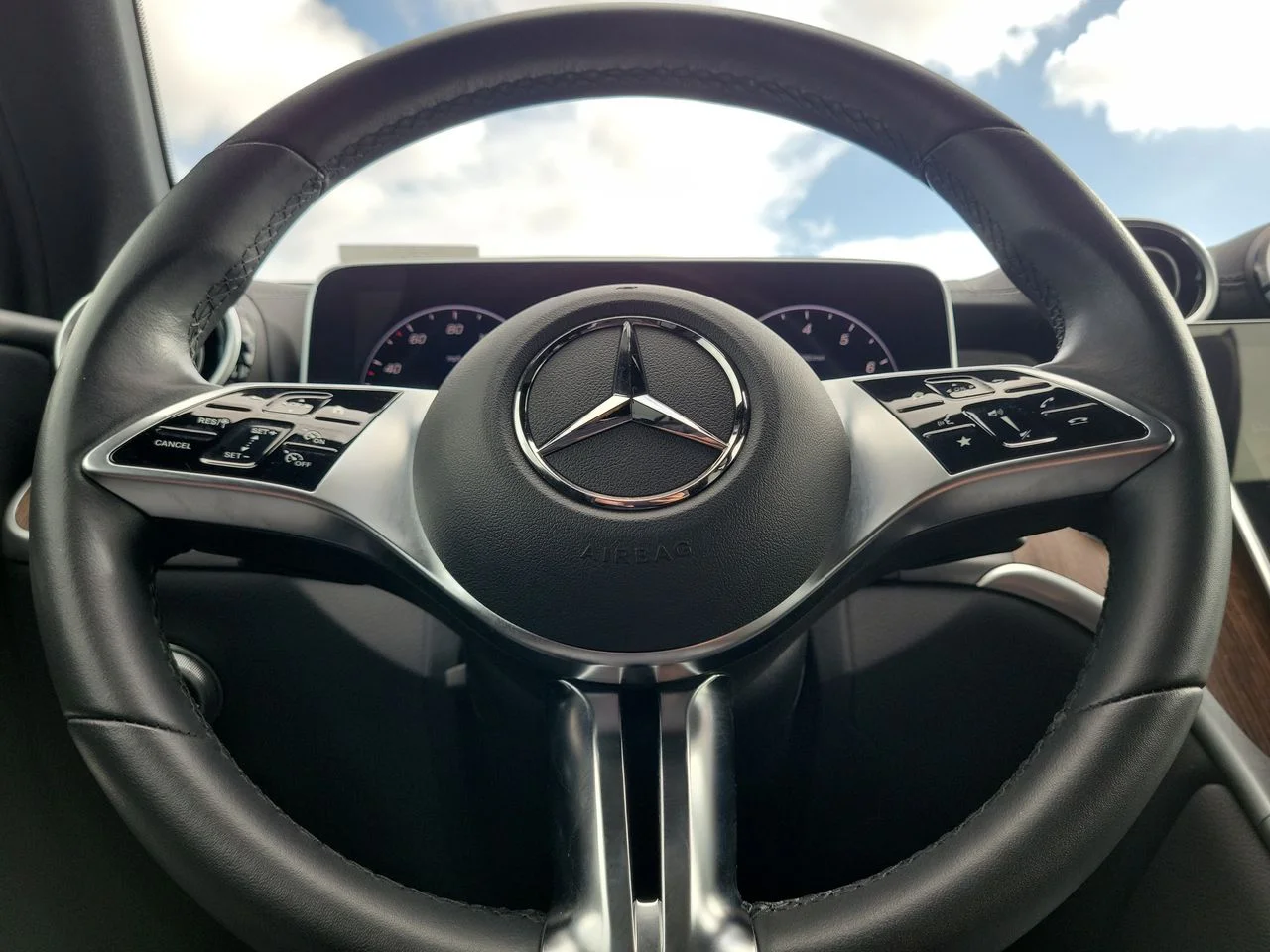 Certified Used 2025 Black Mercedes-Benz GLC 300 image 30