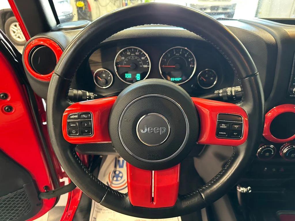 Used 2018 Red Jeep Sahara image 23
