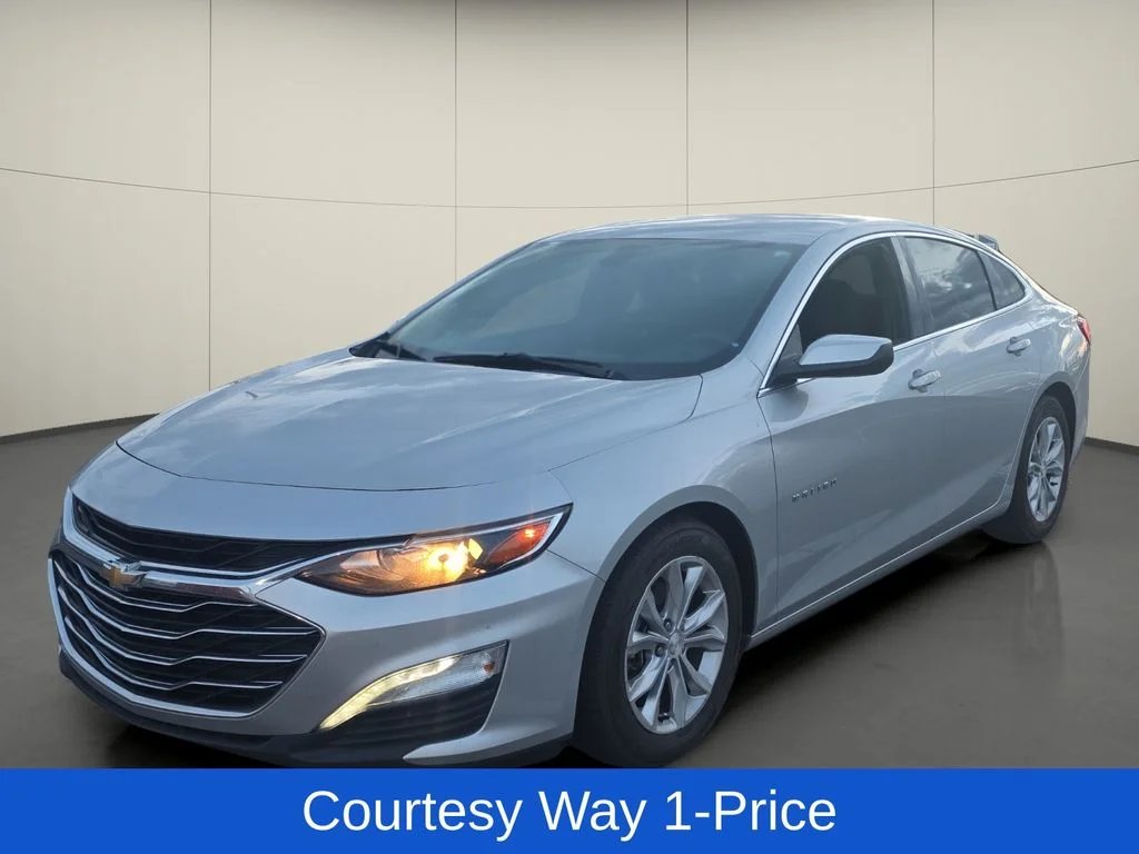 Used 2019 Silver Chevrolet LT image 4