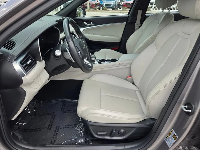 Used 2025 Silver Genesis 2.5T image 3