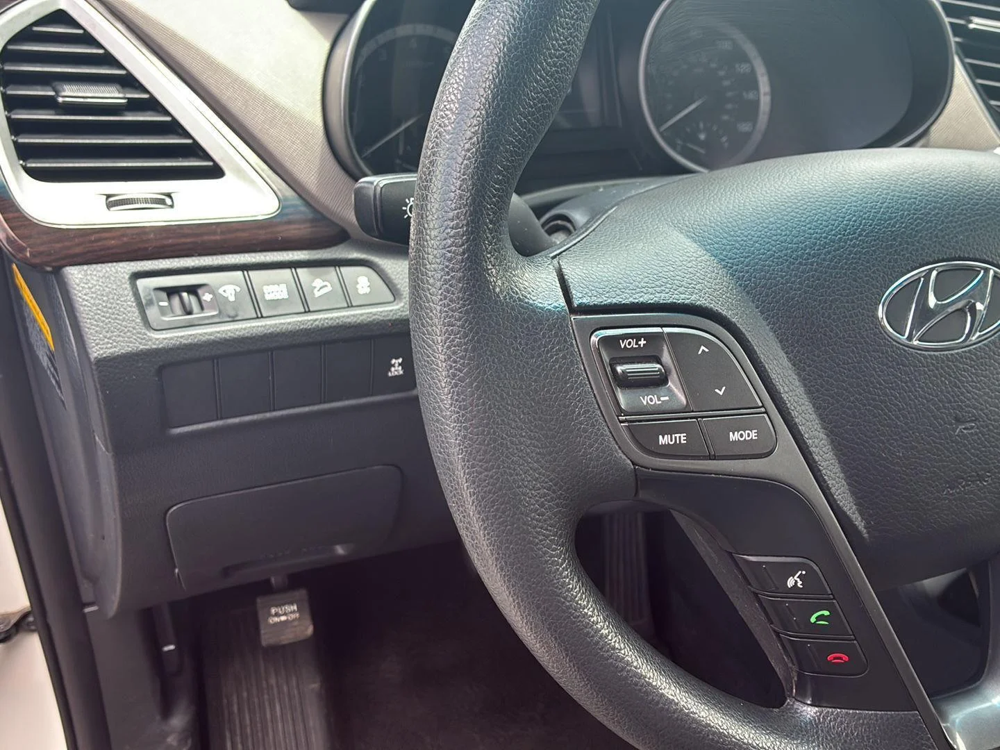 Used 2019 Monaco White Hyundai SE image 12