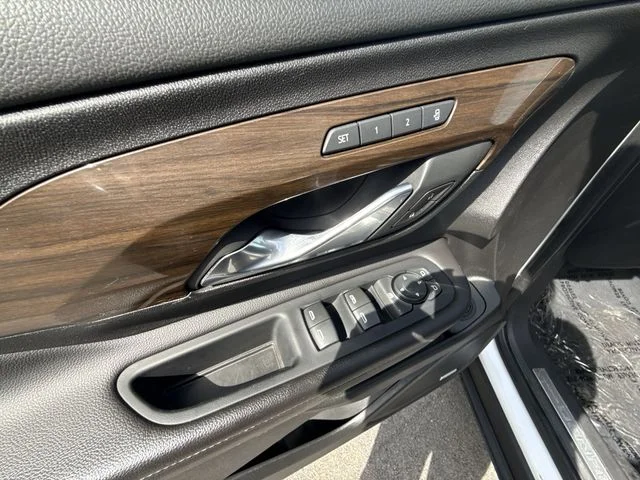 Used 2020 White GMC Denali image 13
