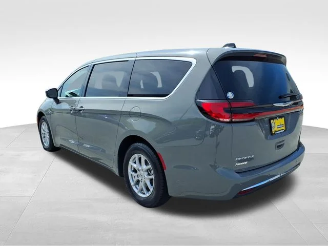 Used 2023 White Chrysler Touring L image 6