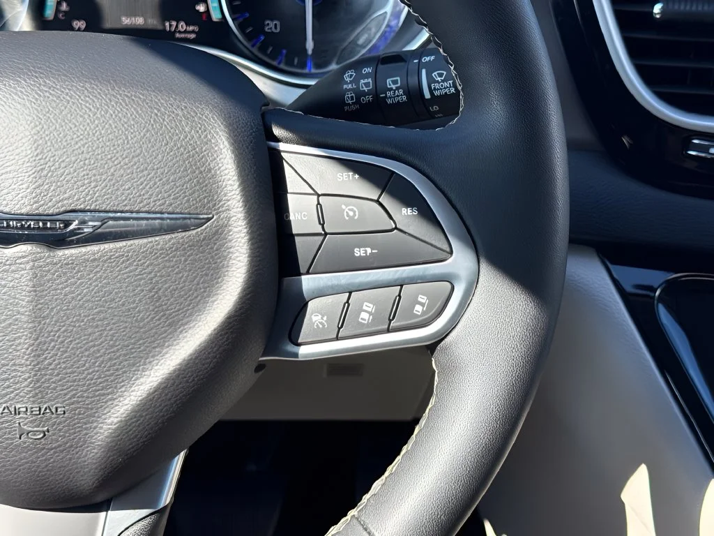 Used 2024 White Chrysler Touring L image 15