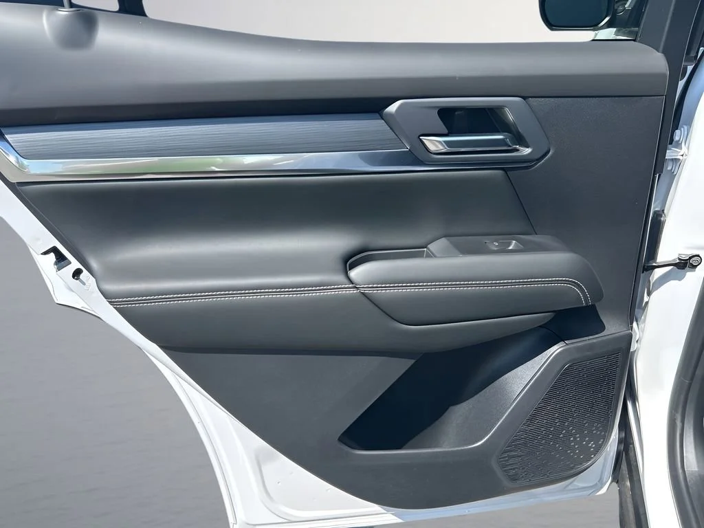 New 2026 Summit White GMC Elevation image 25