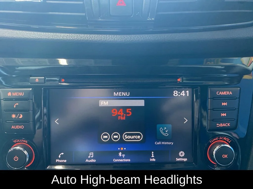 Used 2022 Red Nissan SV image 18