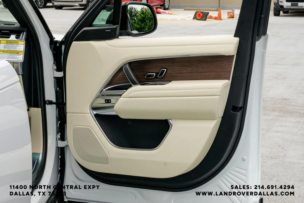 New 2026 Fuji White Land Rover SE image 52