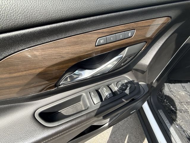 Used 2020 White GMC Denali image 13