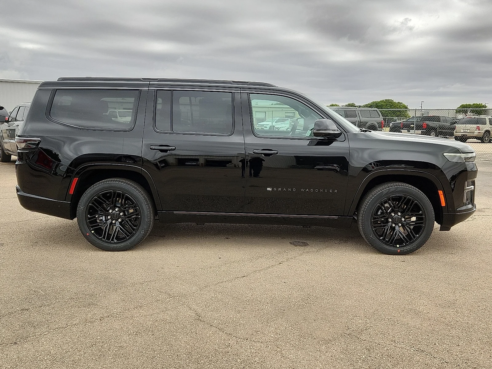 New 2026 High Gloss Black  Paint Jeep LIMITED RESERVE 4X4 image 5