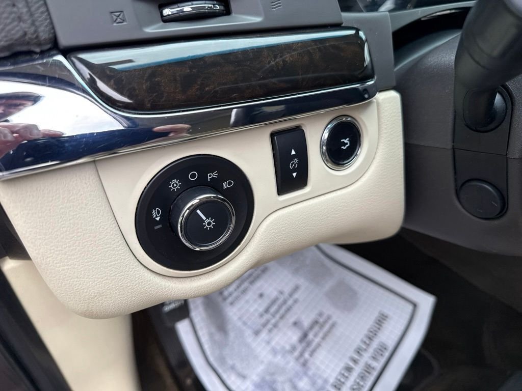 Used 2015 Brown Lincoln Base image 22