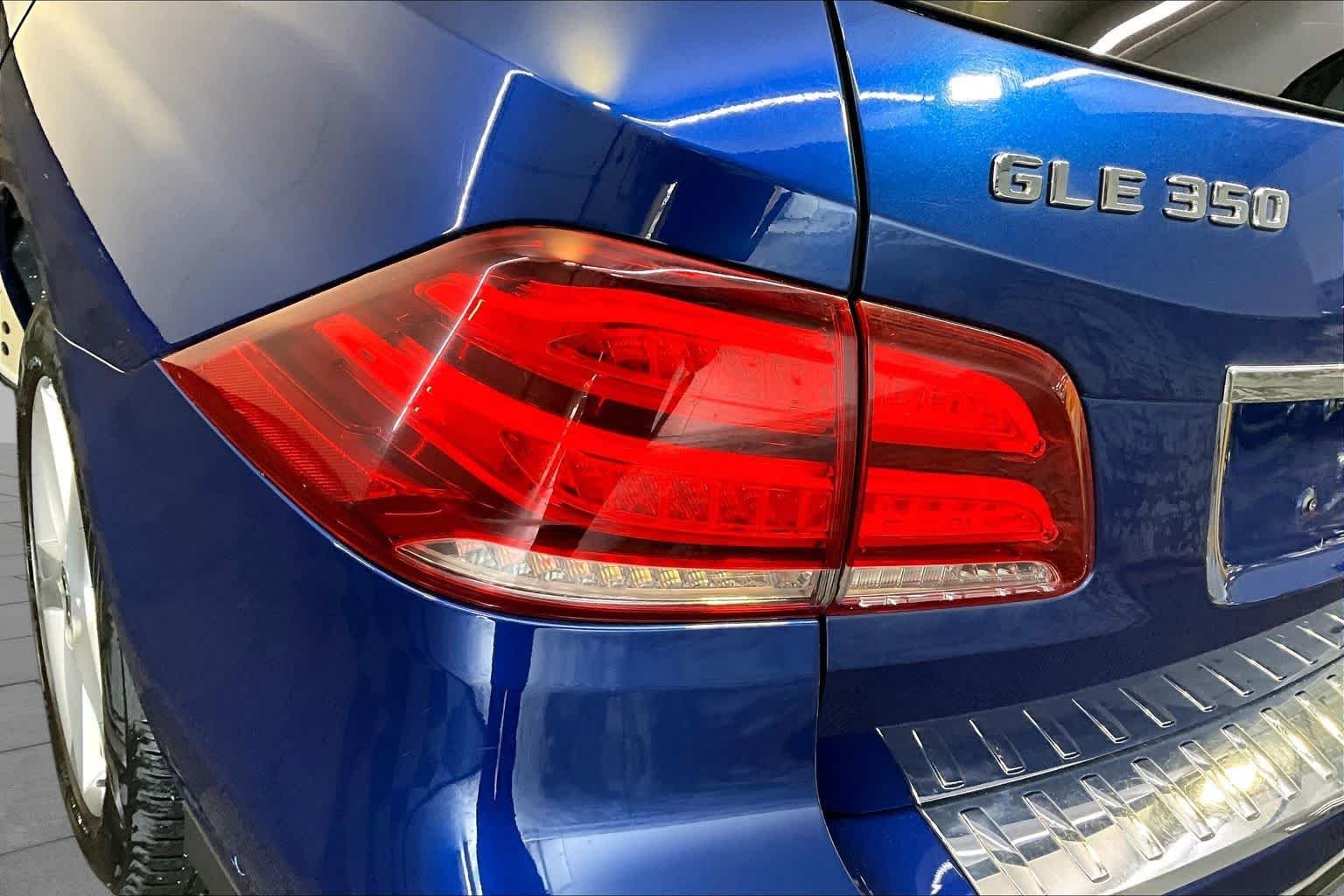 Used 2018 Brilliant Blue Metallic Mercedes-Benz GLE 350 image 28