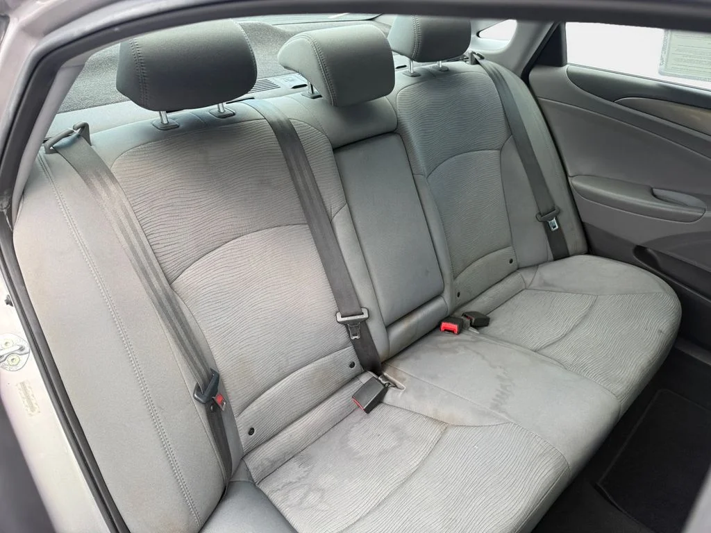 Used 2012 Hyper Silver Metallic Hyundai Base image 19