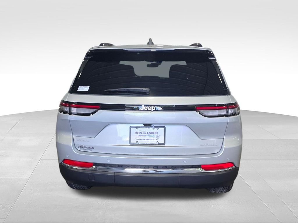 New 2026 Silver Zynith Jeep Laredo image 5