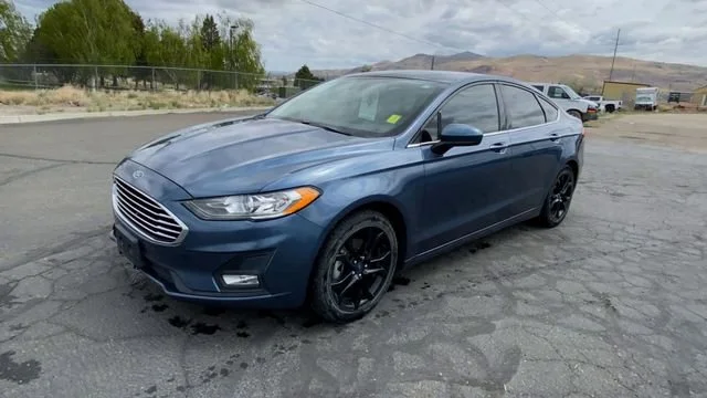 Used 2019 Blue Metallic Ford SE image 4