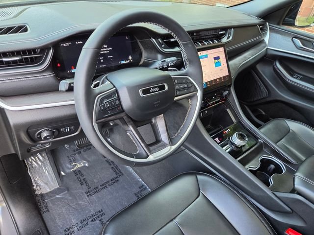 Used 2024 Gray Jeep Limited image 9