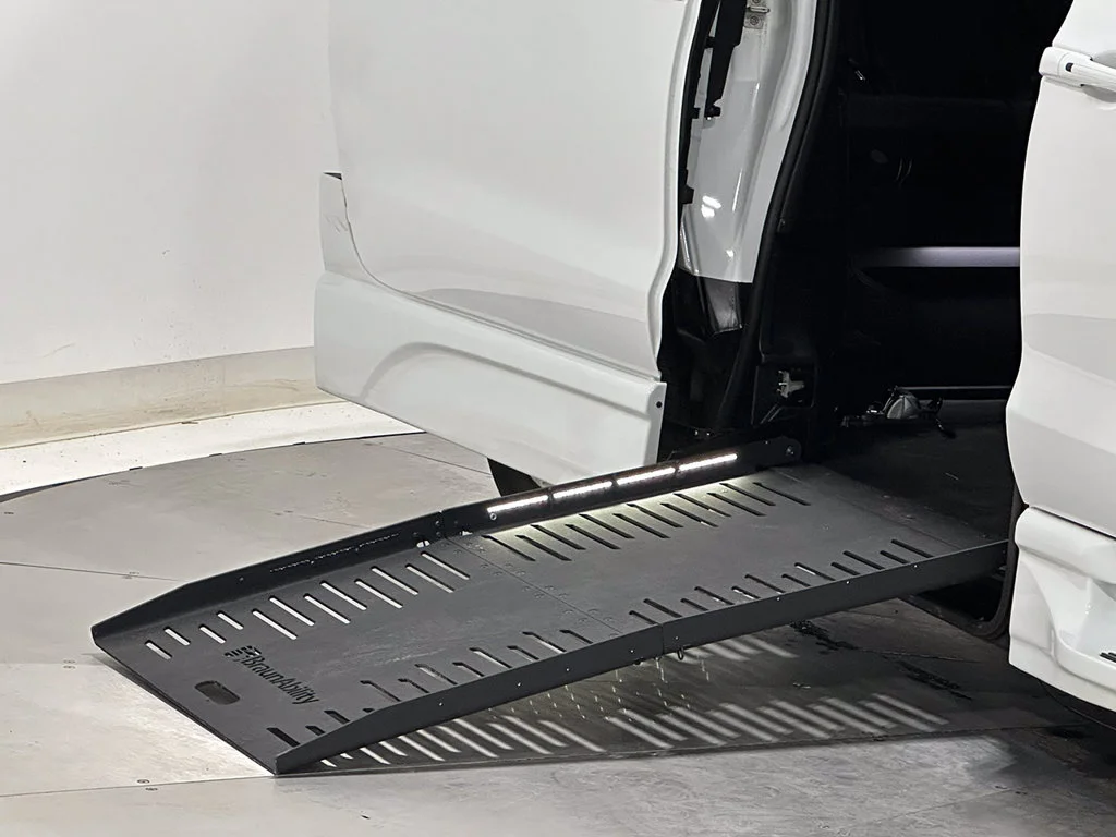 Used 2025 White Chrysler Wheelchair Accessible-  Select image 23