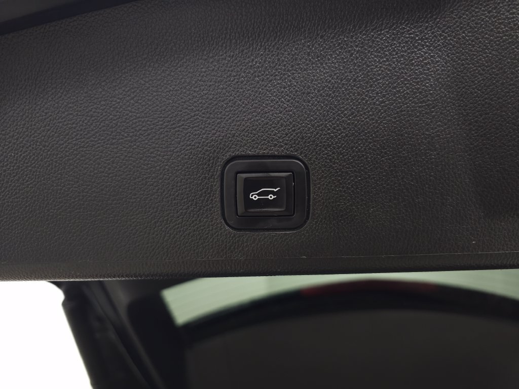 Used 2016 BLACK RAVEN Cadillac Luxury Collection image 6