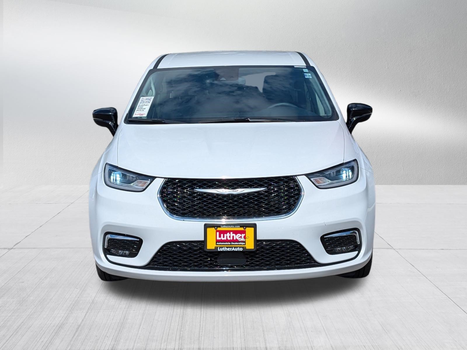 Used 2024 Chrysler Pacifica PHEV Select with VIN 2C4RC1S71RR181210 for sale in Bloomington, Minnesota
