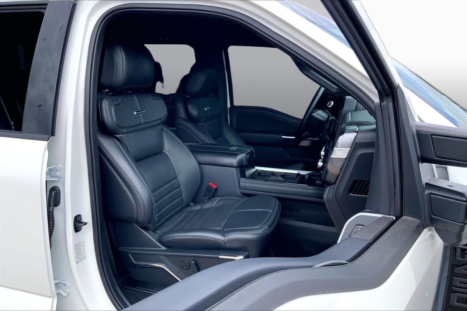 Used 2025 Star White Ford Platinum image 9