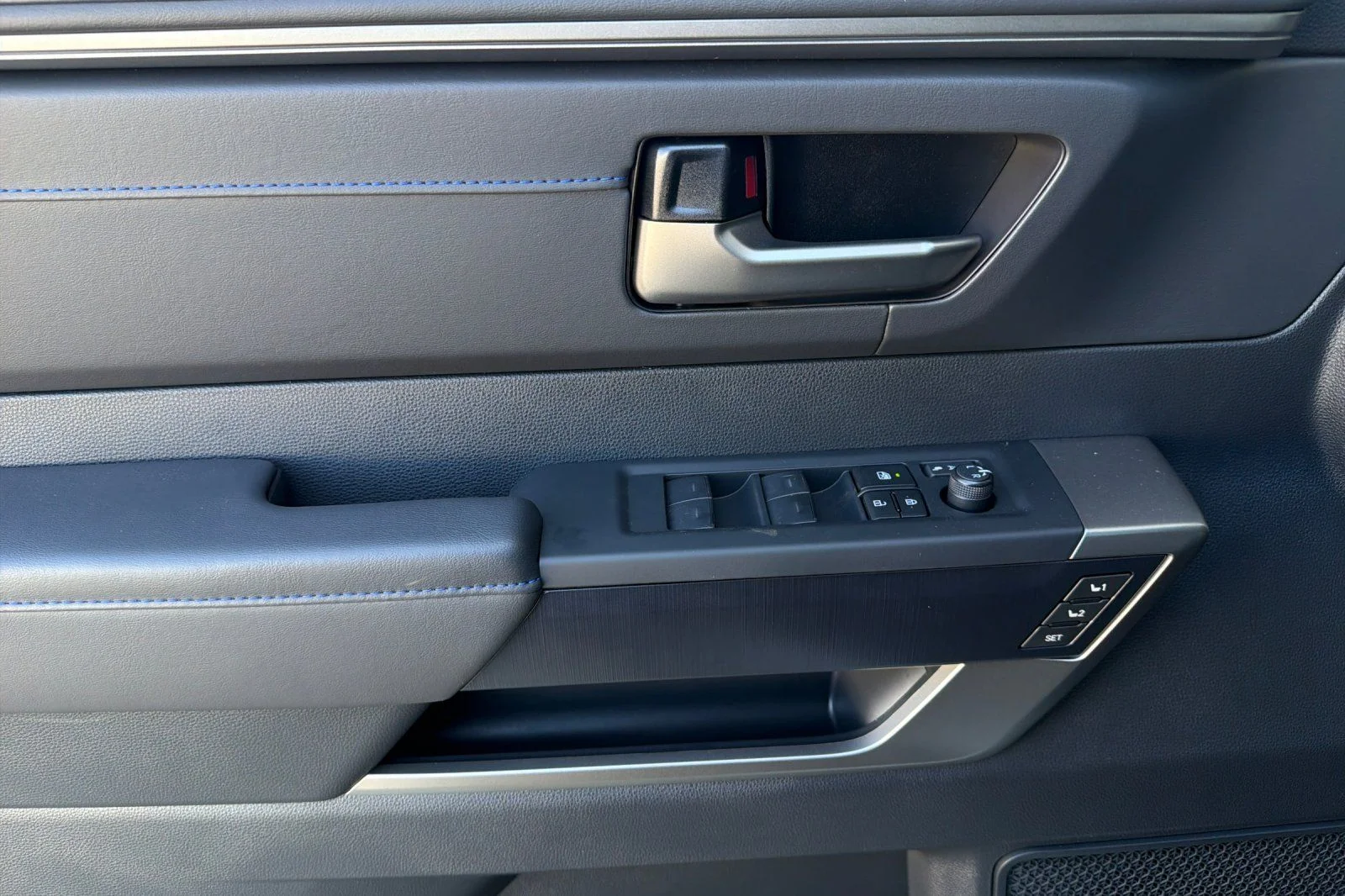 New 2026 Celestial Silver Metallic Toyota Platinum image 11