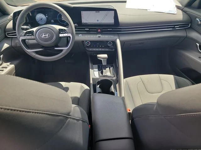 Used 2025  Hyundai SEL Convenience image 13