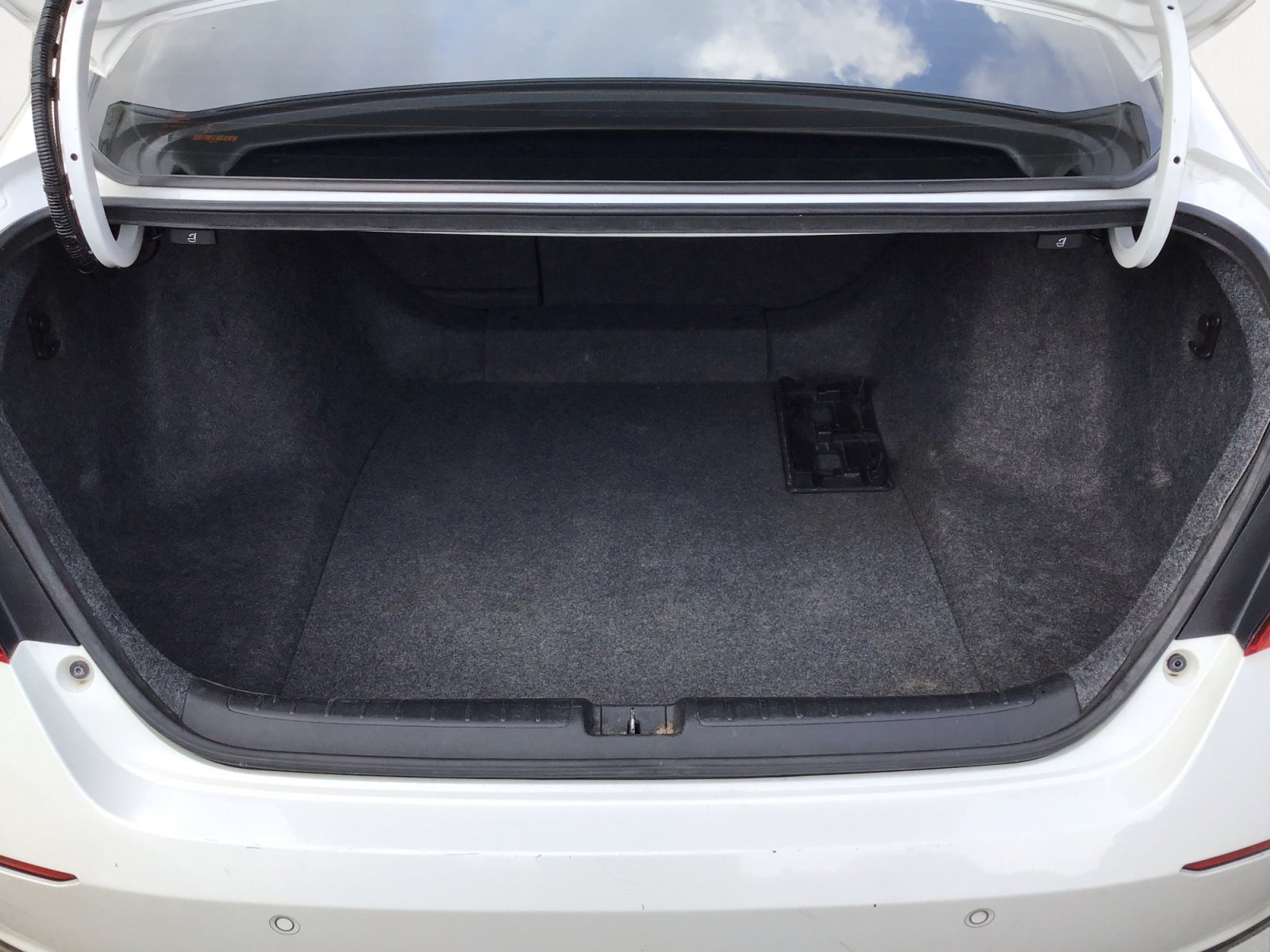 Used 2021 White Honda Touring image 12
