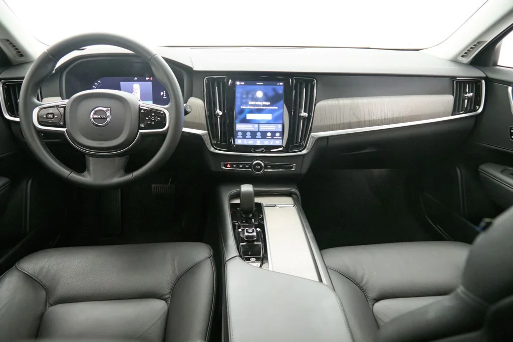 Certified Used 2025 Crystal White Volvo Plus image 24