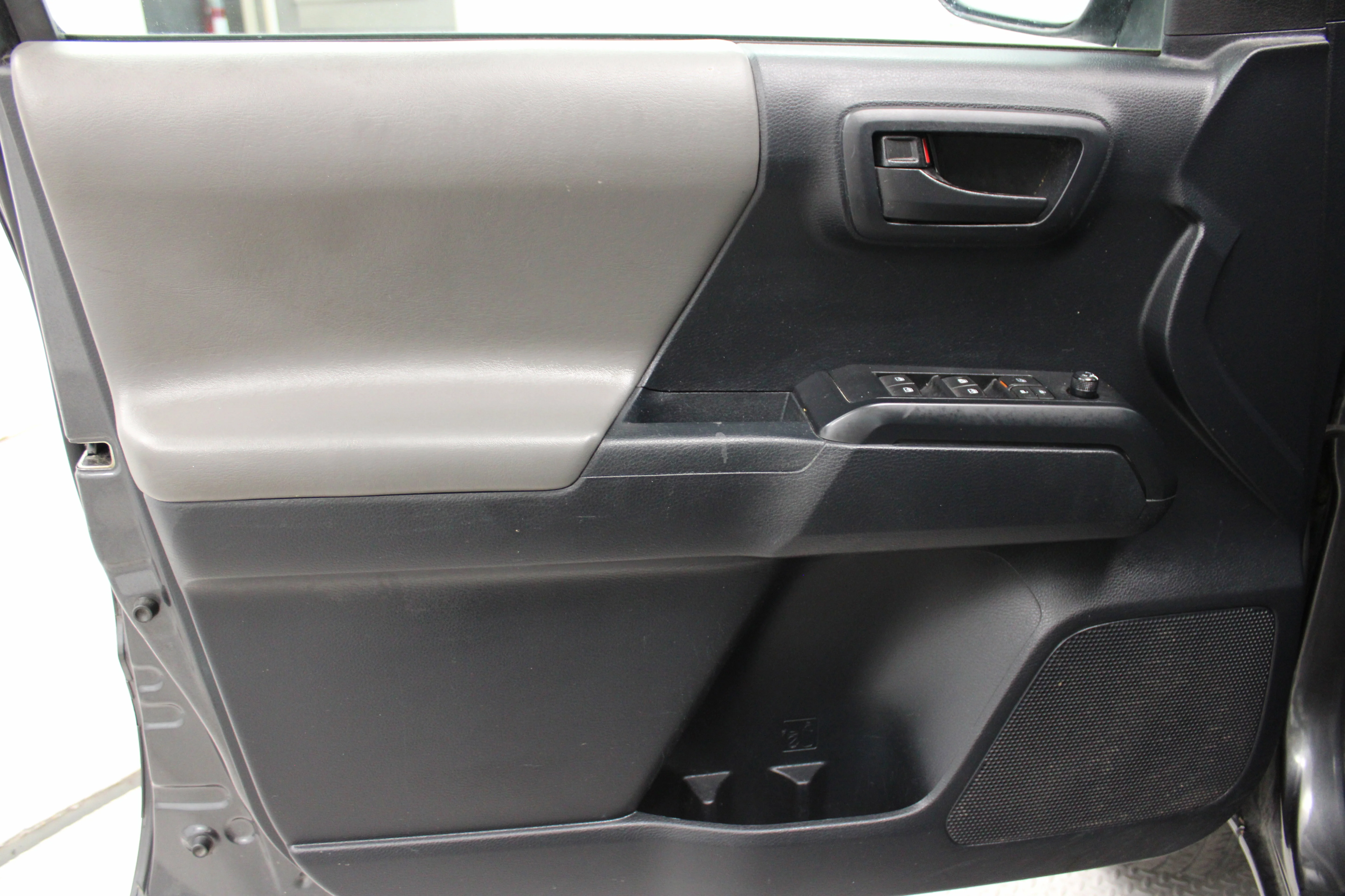 Used 2019 Magnetic Gray Metallic Toyota SR image 12