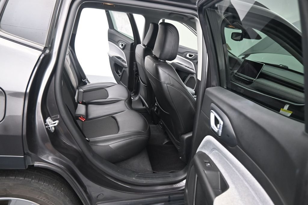 Used 2022 Gray Jeep Latitude image 24