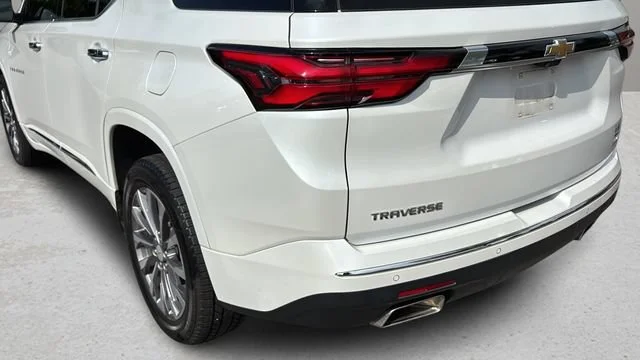 Used 2022 IRIDESCENT PEARL TRICOAT Chevrolet Premier image 30