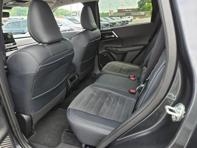 Used 2025 Gray Mitsubishi SE image 12