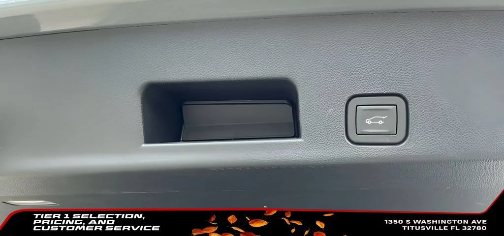 New 2026 Sterling Metallic GMC Elevation image 21