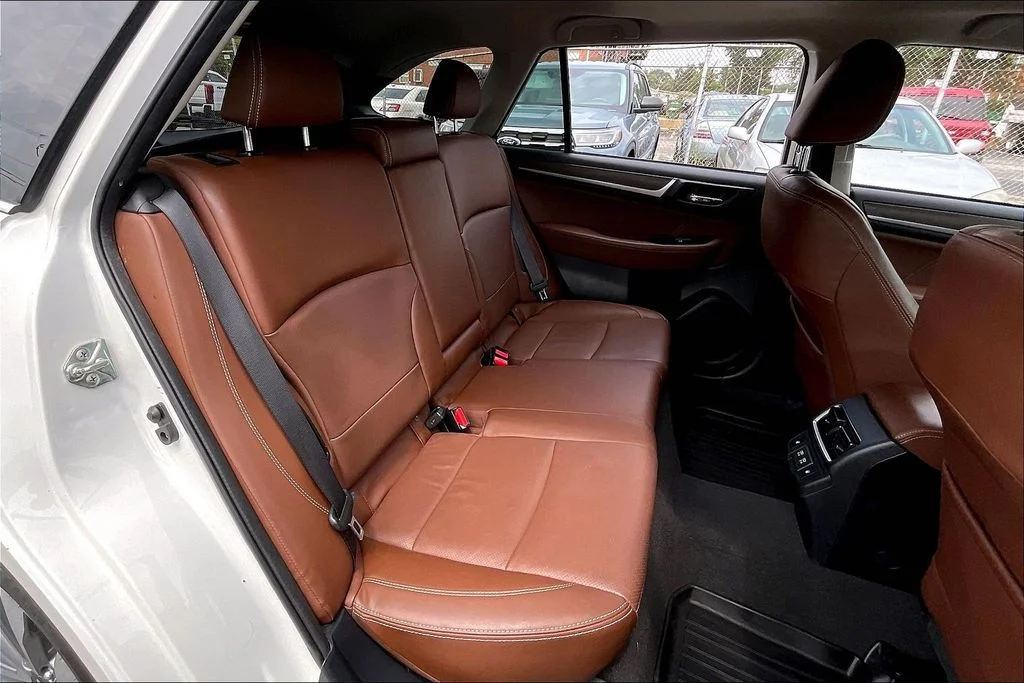 Used 2019 White Subaru 2.5i image 26