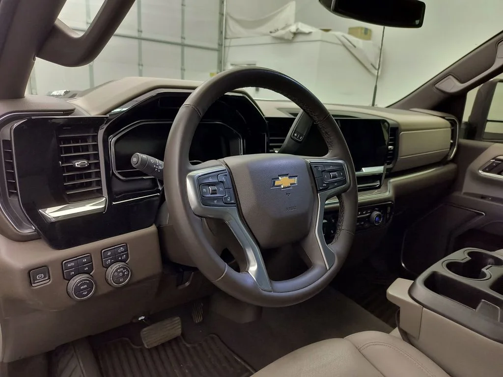 Used 2024 Summit White Chevrolet LTZ image 4