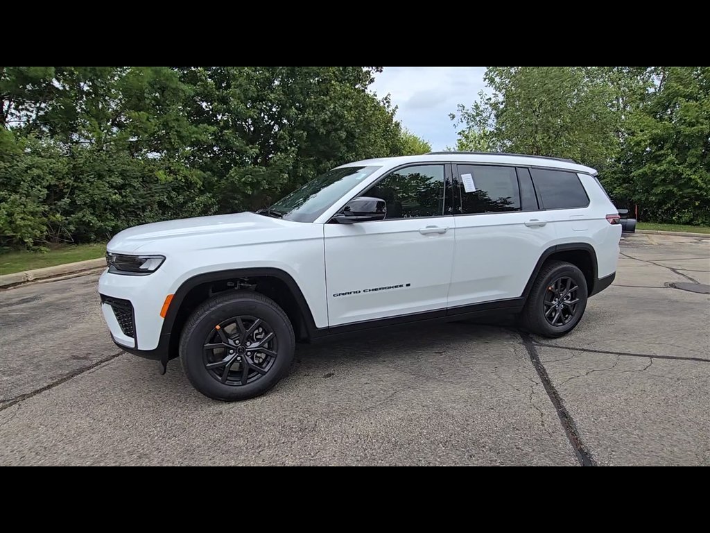 New 2027 Bright White Clear-Coat Paint Jeep Laredo Altitude image 5
