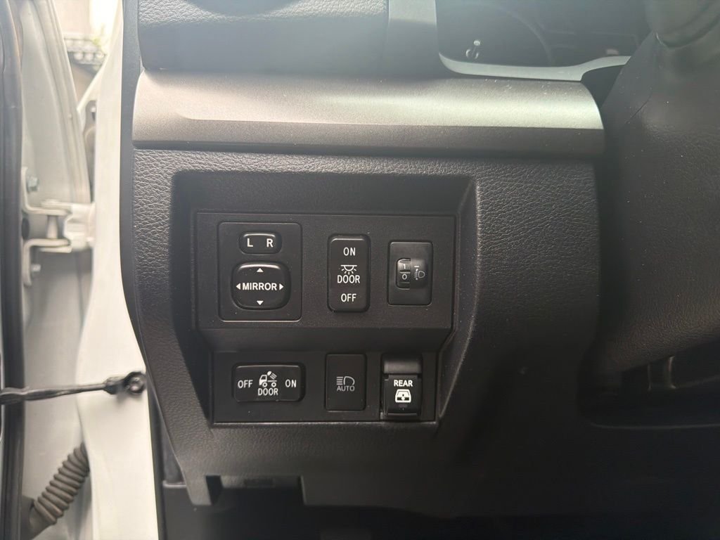 Used 2021 White Toyota SR5 image 19