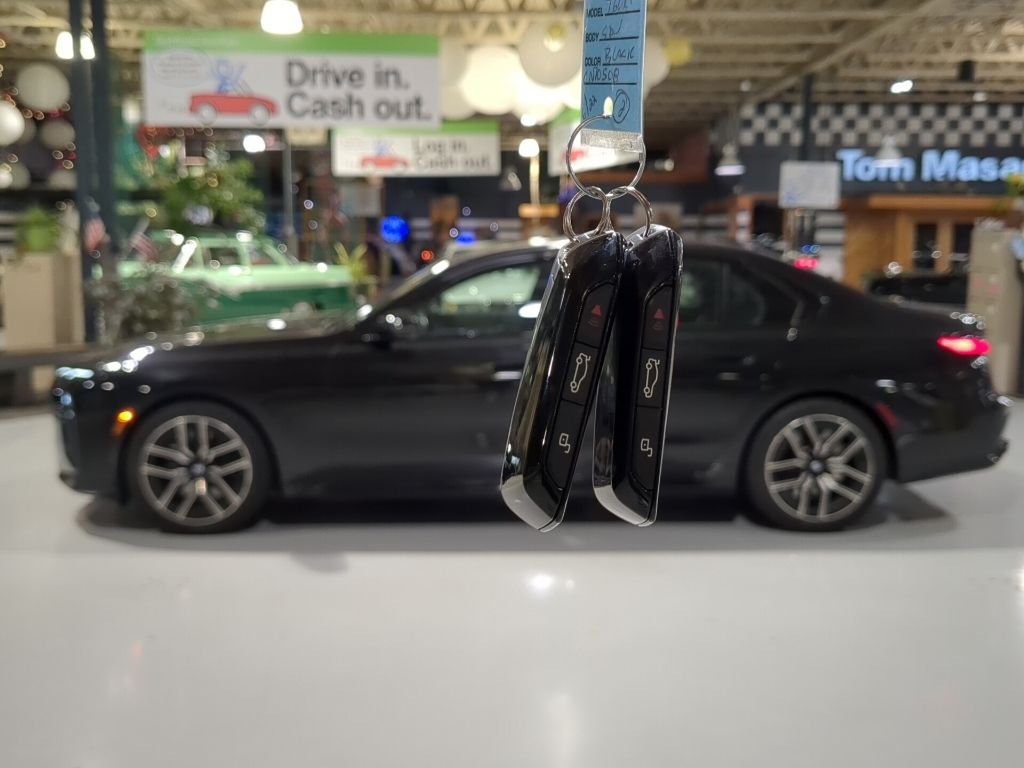 Used 2023 Black BMW 760i xDrive image 4
