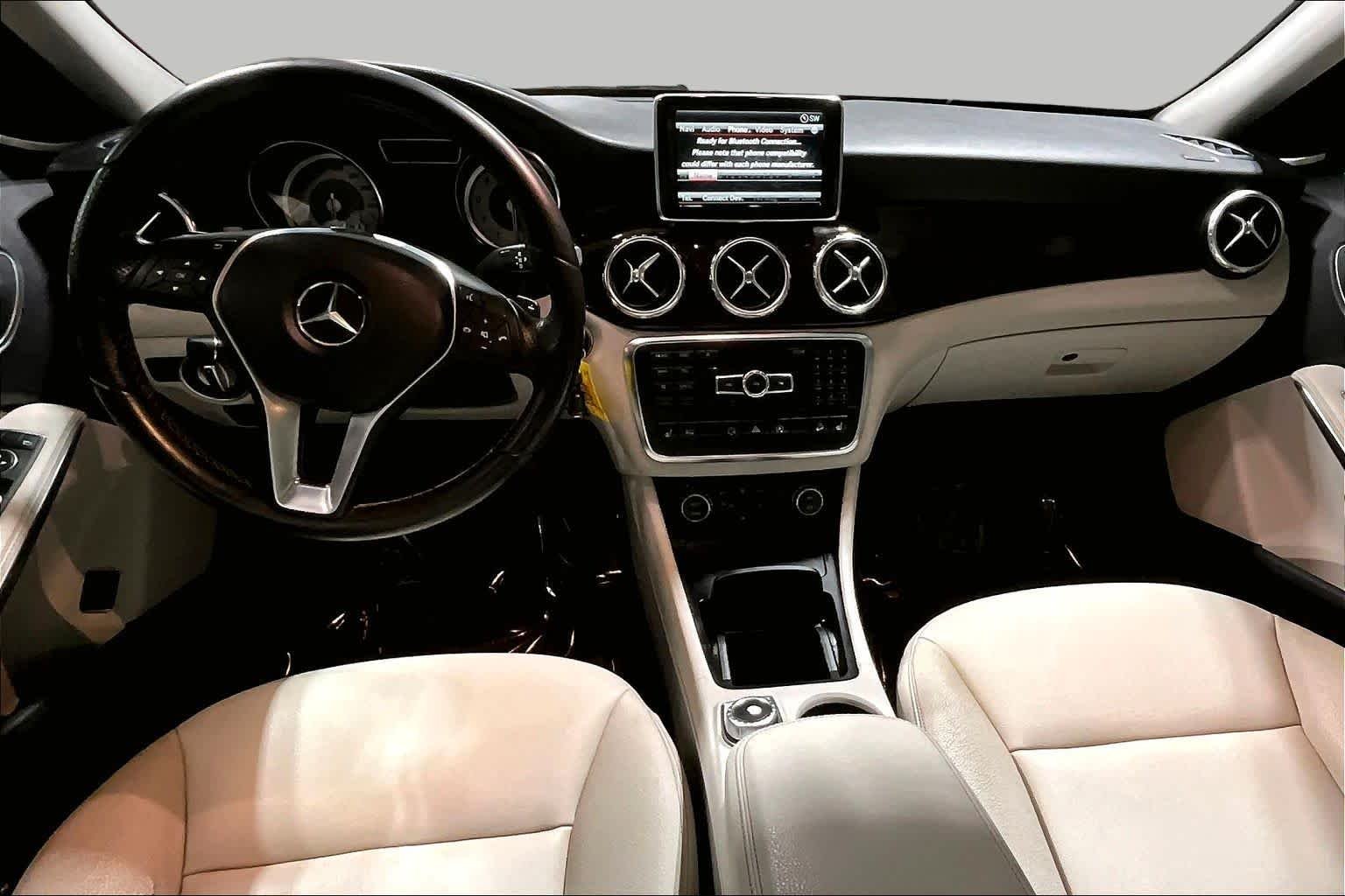 Used 2015 Universe Blue Metallic Mercedes-Benz GLA 250 image 16